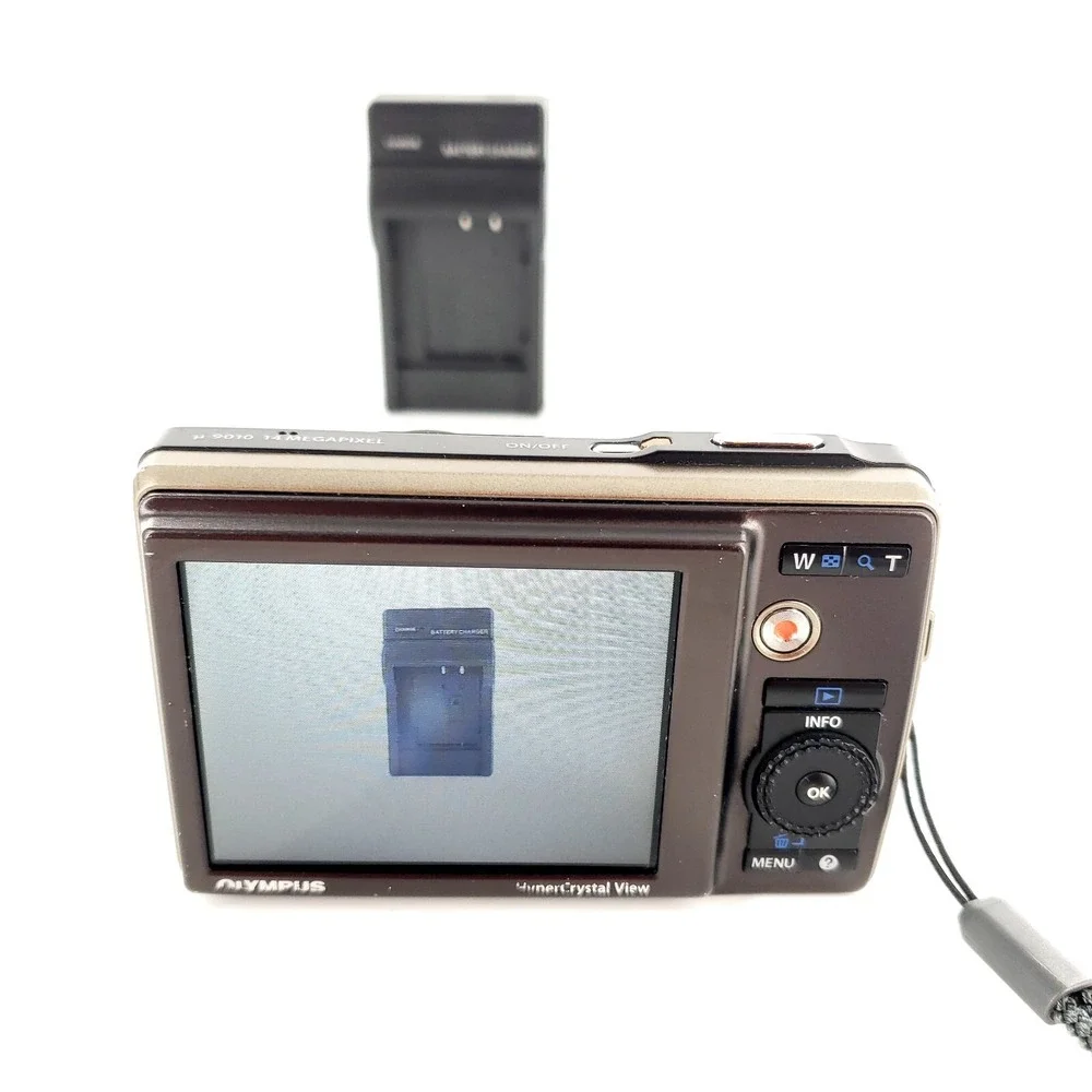 Olympus u9010 14 MP Digital Camera w/ Battery, Charger, SD Card Tested & Works